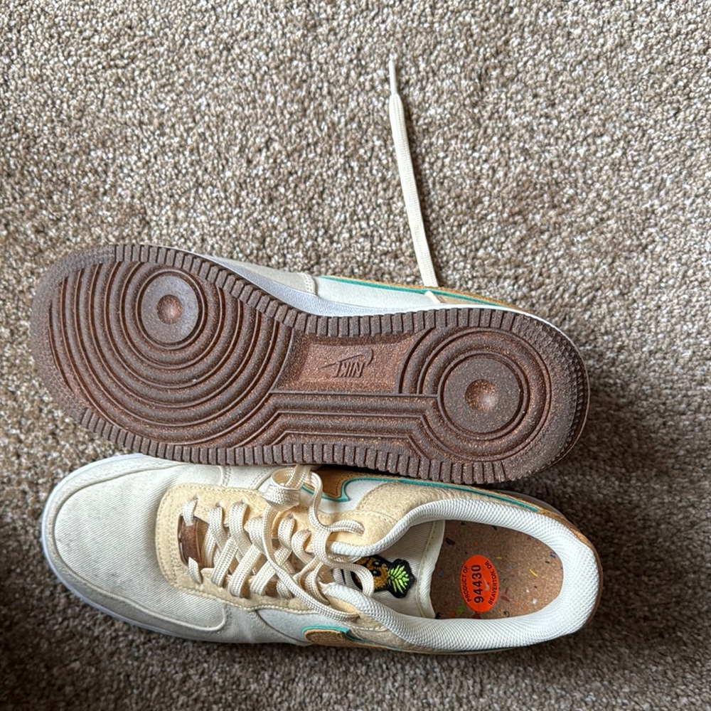 Nike Cream and Tan Sneakers with Retro Design - Picture 2 of 4
